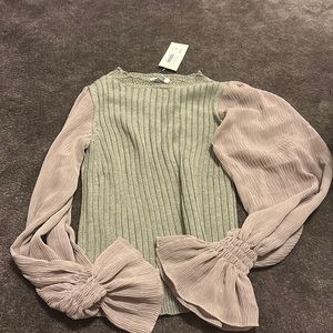 Ribbed sweater with great sleeves.